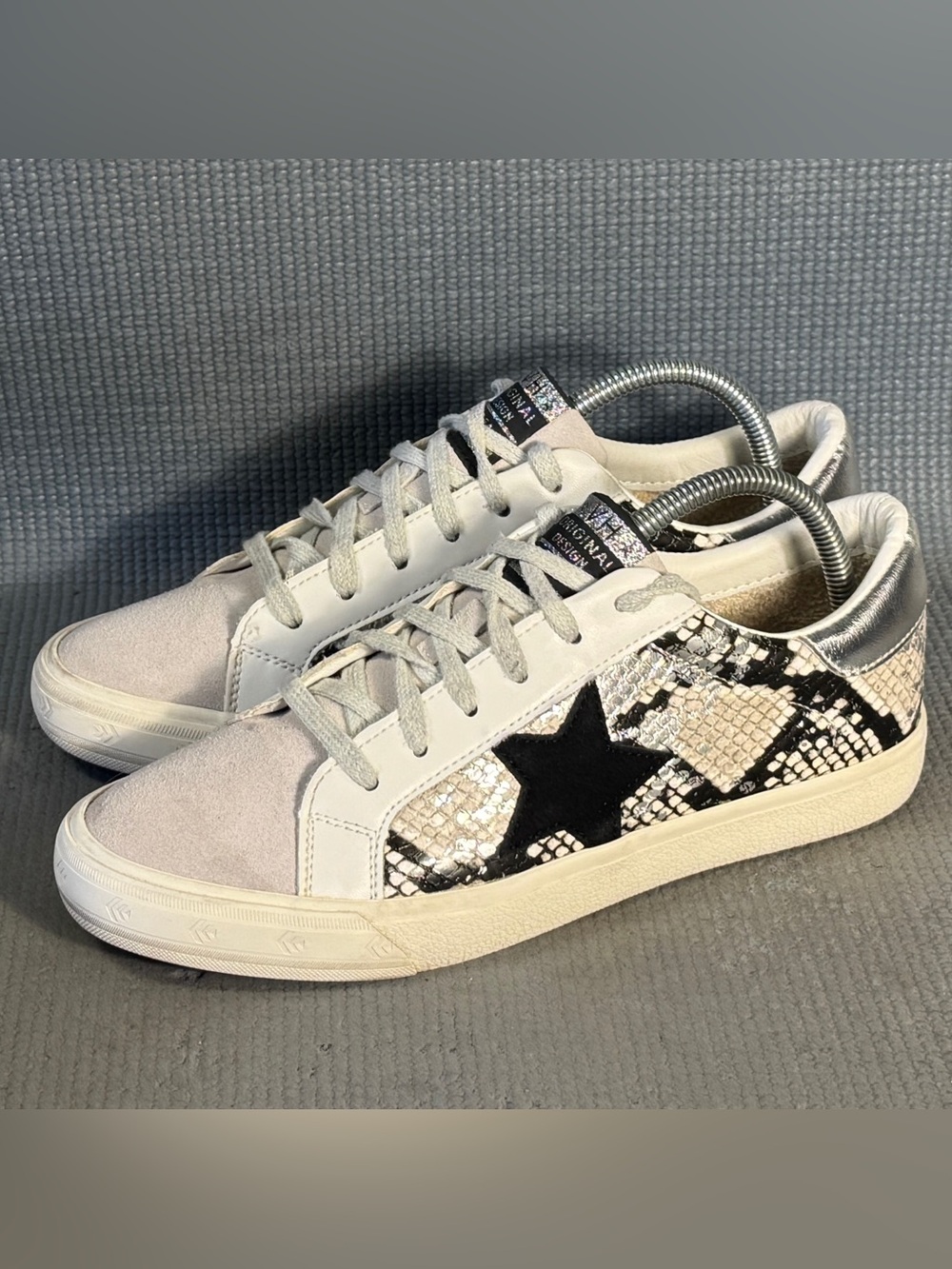 Vintage Havana Women’s Mighty Silver Snake Star Sneakers Size 10